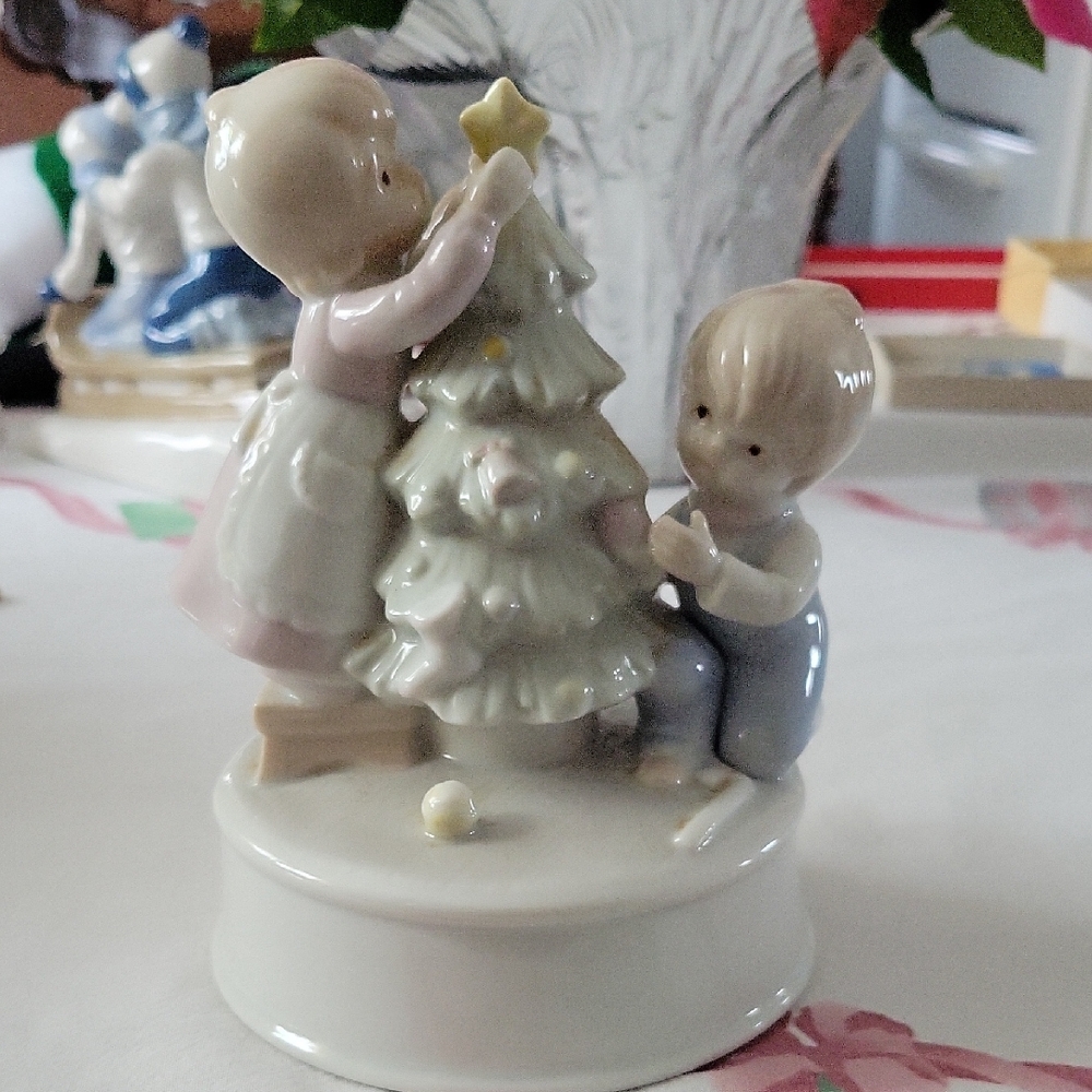 Charming Holiday Figurine  Children and Christmas Tree Plays Joy To The World